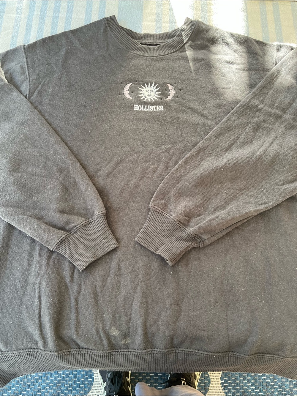 Hollister Sun & Moon Embroidered Tee - Charcoal - Picture 2 of 4